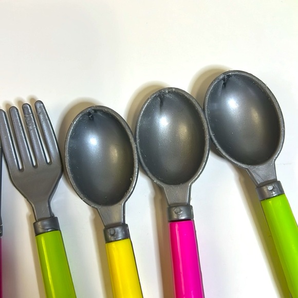 22 Pcs Tea Set and Dinner Party Assortment - Picture 5 of 10